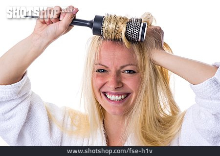 
                Haarbürste, Kämmen, Frisieren                   