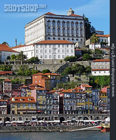 
                Portugal, Porto, Douro                   
