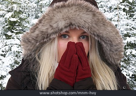 
                Junge Frau, Winter, Erkältung, Aufwärmen                   