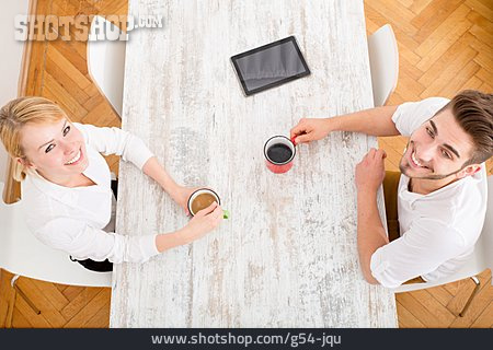 
                Paar, Häusliches Leben, Kaffeepause                   