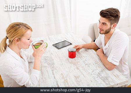 
                Paar, Häusliches Leben, Kaffeepause                   