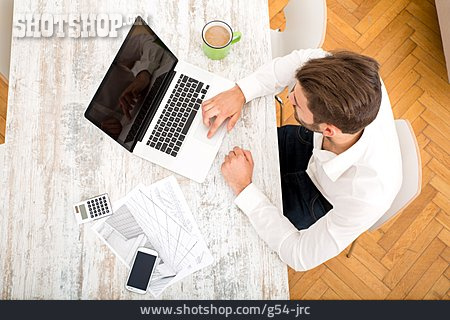 
                Geschäftsmann, Büro & Office, Laptop                   