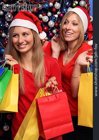 
                Junge Frau, Einkauf & Shopping, Weihnachten, Freundin                   