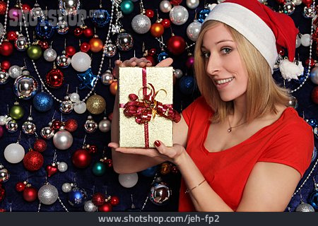 
                Junge Frau, Weihnachten, Geschenk, Weihnachtsgeschenk                   