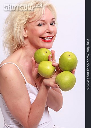 
                Frau, Gesunde Ernährung, Obst, Apfel                   