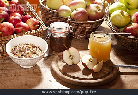 
                Frühstück, Müsli, äpfel                   