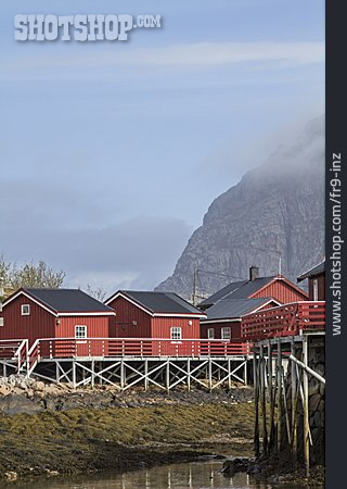 
                Norwegen, Henningsvaer, Rorbuer                   