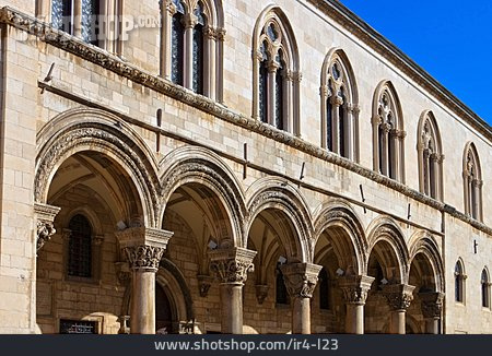 
                Säulengang, Dubrovnik, Rektorenpalast                   