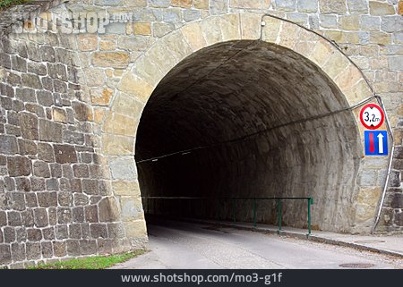 
                Tunnel, Straßentunnel                   