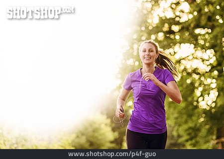 
                Junge Frau, Sport & Fitness, Joggen, Joggerin                   