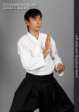 
                Mann, Karate, Kampfkunst, Aikido                   