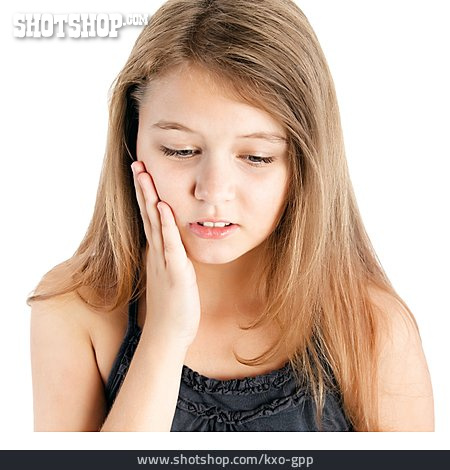 
                Mädchen, Zahnschmerzen                   