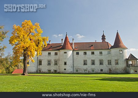 
                Schlosspark, Schloss Dobersberg                   
