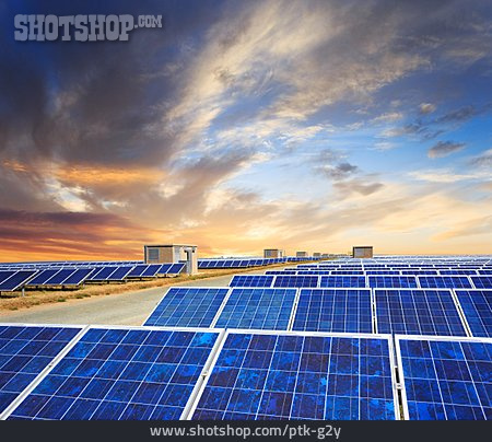 
                Solarzellen, Sonnenenergie, Photovoltaikanlage                   