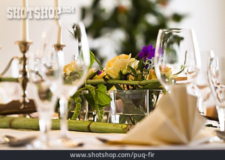 
                Tischdekoration, Festtafel, Blumengesteck                   