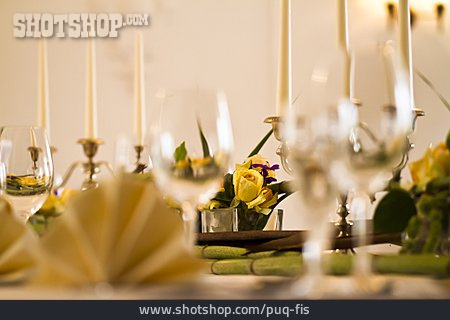 
                Blumen, Tischdekoration, Festtafel                   