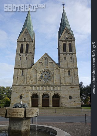 
                Kirche, St. Laurentius, Langförden                   