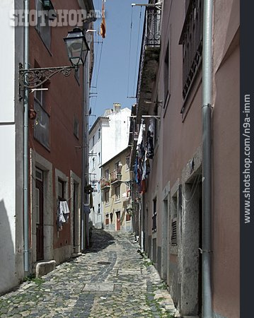 
                Gasse, Lissabon, Alfama                   