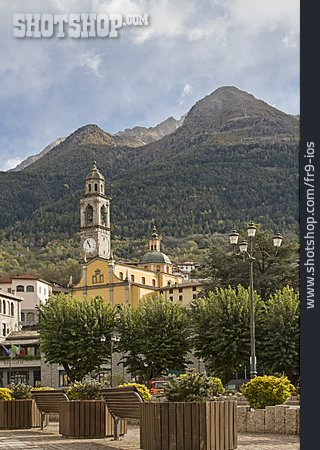 
                Italien, Edolo, Valcamonica                   