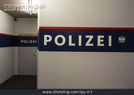 
                Polizei                   