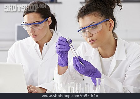 
                Wissenschaft, Laborantin, Chemikerin                   