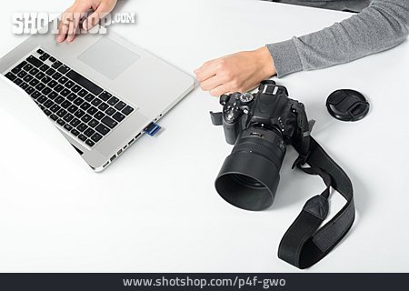 
                Kamera, Laptop, Datensicherung, Datentransfer                   