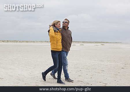 
                Paar, Strandspaziergang, Sandstrand                   