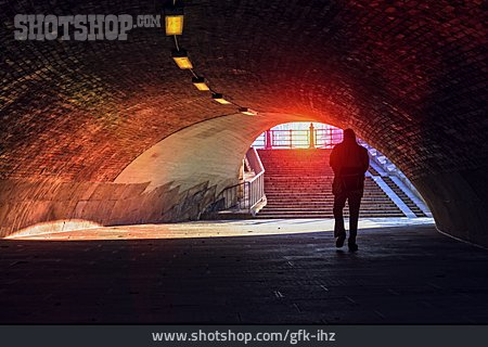 
                Tunnel, Ausgang, Passant, Unterführung                   