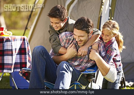 
                Vater, Camping, Campingurlaub                   