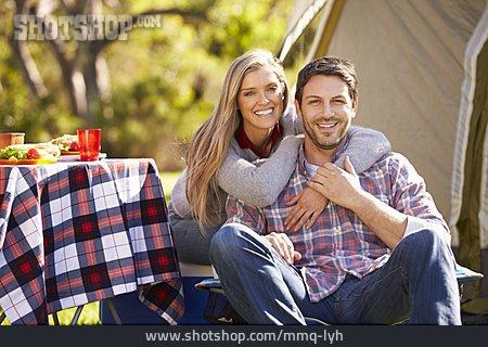 
                Ehepaar, Camping, Campingurlaub                   