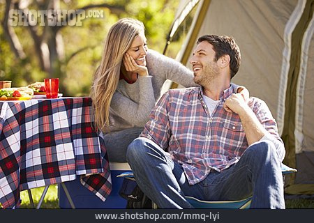 
                Ehepaar, Camping, Campingurlaub                   