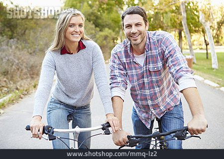 
                Radtour, Radfahren, Ehepaar                   