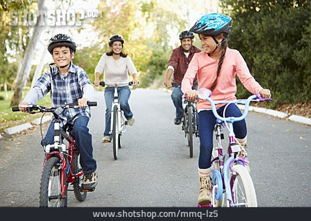 
                Familie, Radtour, Radfahren, Familienausflug                   