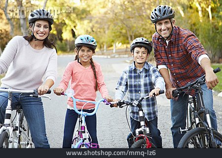 
                Familie, Radtour, Radfahren, Familienausflug                   