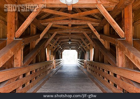 
                Brücke, Brückenkonstruktion, Holzbrücke                   