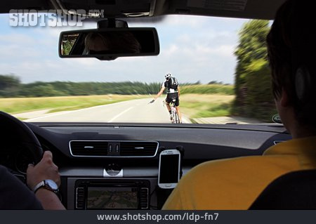 
                Fahrradfahrer, Fahren, Straßenverkehr, Autofahrer                   