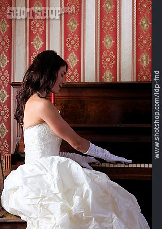 
                Braut, Klassisch, Klavier Spielen                   