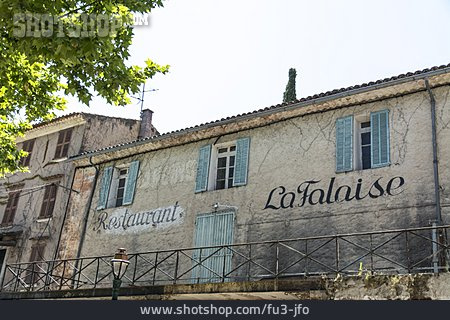 
                Historisches Gebäude, Südfrankreich, Cotignac                   