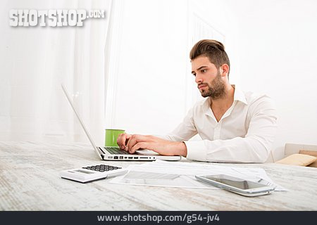 
                Mann, Laptop, Home Office                   