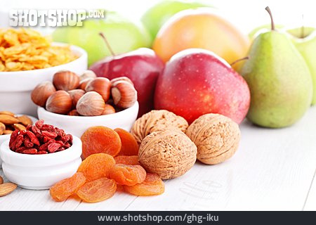 
                Gesunde Ernährung, Obst, Nüsse, Trockenobst                   