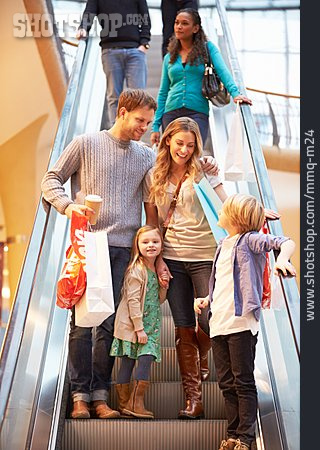 
                Einkauf & Shopping, Familie, Einkaufsbummel, Rolltreppe                   