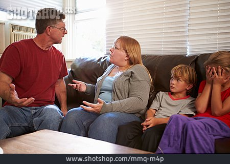 
                Eltern, Familie, Streit, Familienprobleme                   