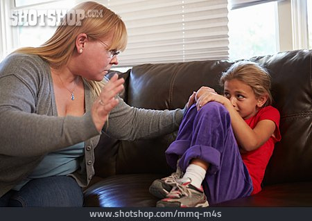 
                Kind, Mutter, Gewalt, Schlagen, Dominanz, Häusliche Gewalt                   