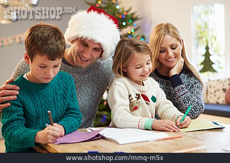 
                Familie, Adventszeit, Weihnachtsvorbereitung                   