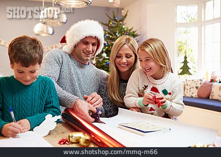 
                Weihnachten, Familie, Weihnachtsvorbereitung                   