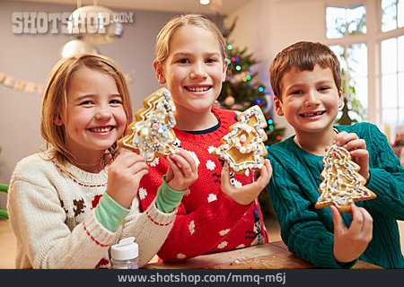 
                Weihnachtsbäckerei, Weihnachtsgebäck, Kinder                   