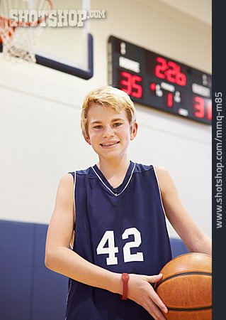 
                Teenager, Basketballspieler                   