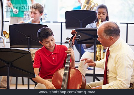 
                Musikschule, Musikschüler, Musiklehrer                   