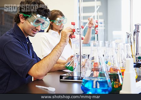 
                Student, Chemielabor, Chemieunterricht                   