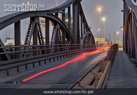 
                Lichtspur, Drehbrücke, Krefeld                   